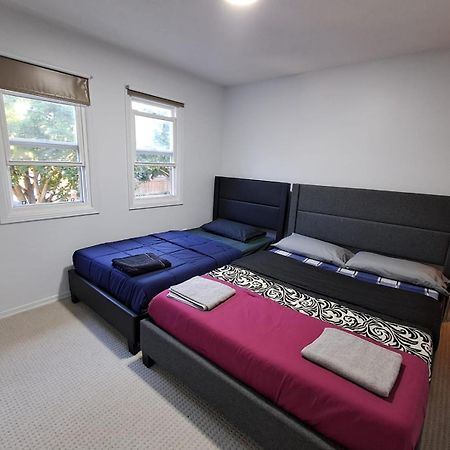 Square One Mississauga Suite- Attached Bathroom, Walking Transit & Plaza المظهر الخارجي الصورة