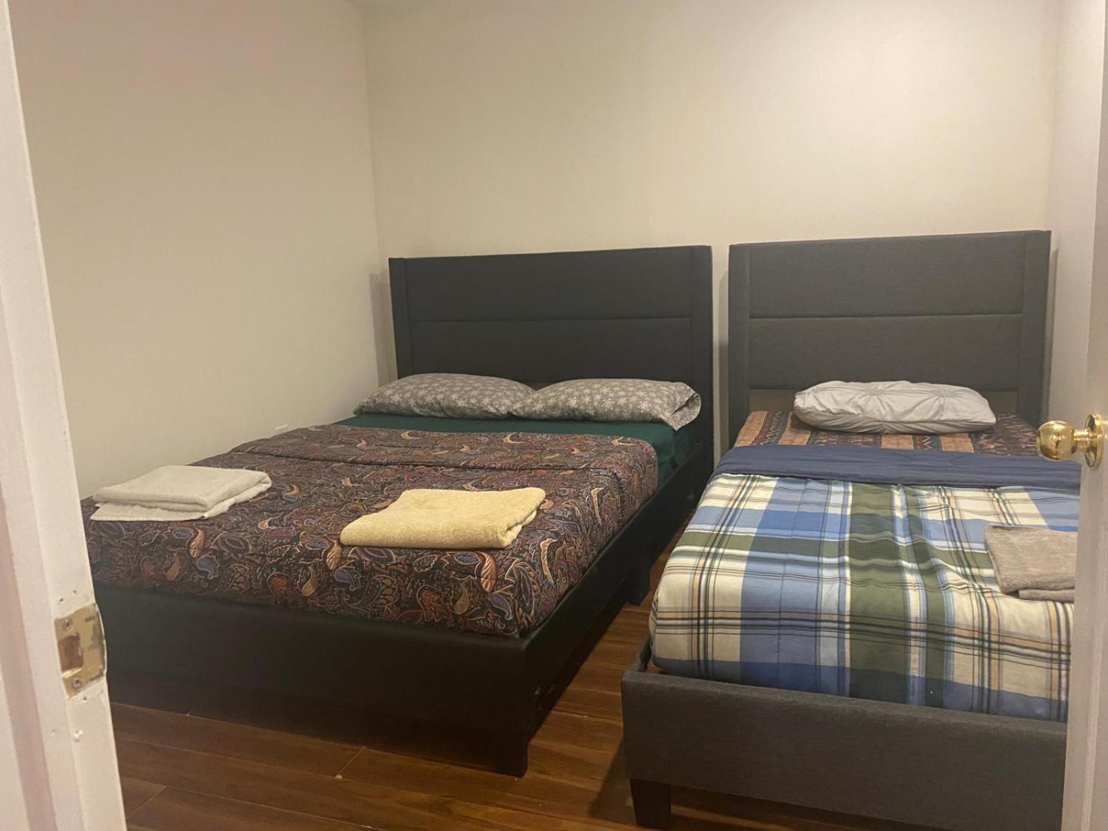 Square One Mississauga Suite- Attached Bathroom, Walking Transit & Plaza المظهر الخارجي الصورة